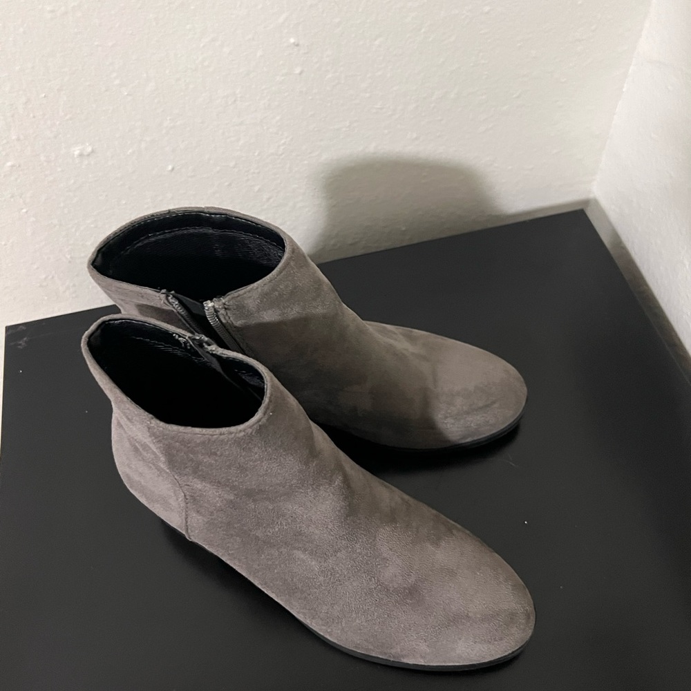 Excellent condition, size zipper, Size 7.5